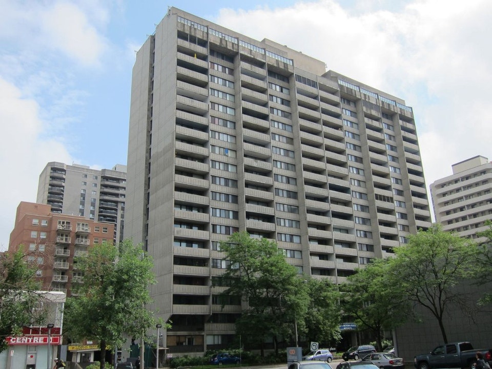 Dec 1st - Centretown Bachelor Near LRT – $1399 2
