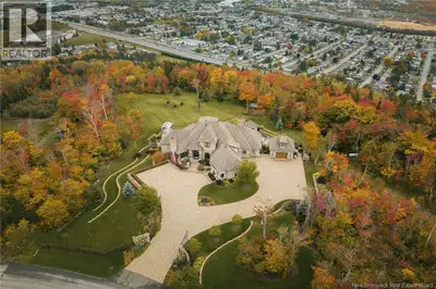 Welcome to 92 De La Falaise Street. Nestled in the prestigious Le Montagnard neighborhood of Edmunds...