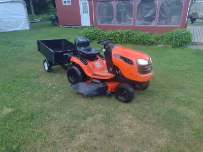 Tracteur a gazon ARIENS 22 hp 46'' de coupe 419 hrs avec remorqu, View more