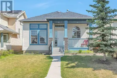 3 BEDROOMS UPSTAIRS & 2 BEDROOMS DOWNSTAIRS ~ PLENTY OF SPACE TO ACCOMMODATE A DOUBLE DETACHED GARAG...