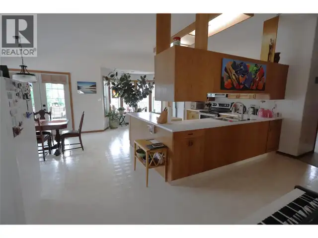 302 5th Street NW Nakusp, British Columbia in Houses for Sale in Nelson - Image 10