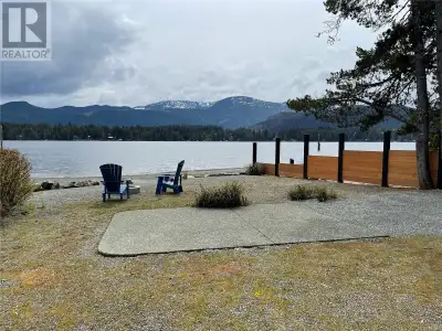 Premium Waterfront Retreat at Tall Timbers Holiday Park! Discover the perfect blend of relaxation an...
