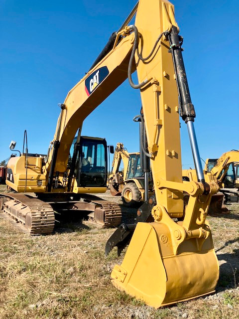 2011 CAT 320D EXCAVATOR in Heavy Equipment in City of Halifax