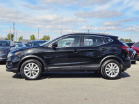Get ready to experience the thrill of driving the 2023 Nissan Qashqai SV in a striking color with AW... (image 4)
