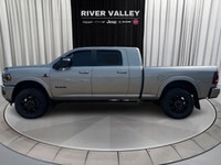 NAVIGATION SYSTEM, HEATED FRONT SEATS, HEATED REAR SEATS, HEATED STEERING WHEEL, ADJUSTABLE PEDALS,... (image 5)