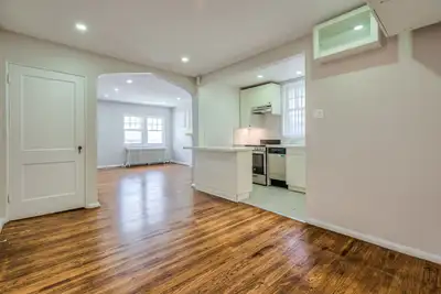BEDROOMS/BATHROOMS: - 2 Bedrooms - 1 Bathroom (4pc) PRICING: - $2750 per month - Minimum 12 month le...