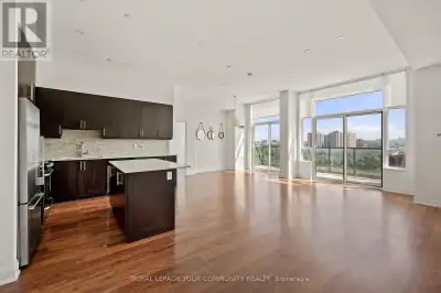 Welcome to Perspective Condominiums in the heart of Etobicoke. This 2 bedroom + Den Penthouse suite...