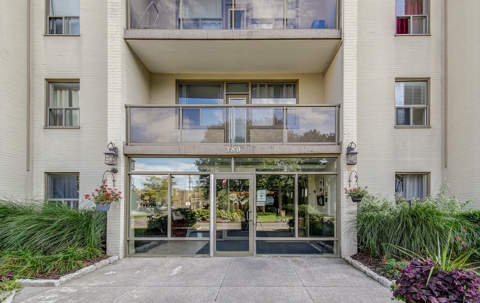 380 Vine St. - Bright and Spacious 1 Bedroom Apartment 3