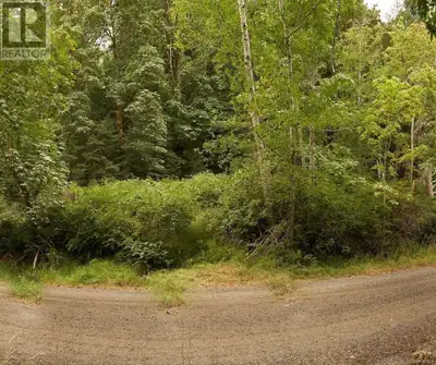 Situated on a small crescent on the North East side of the island, this large 20,000sqft lot offers...