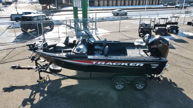 2025 TRACKER Targa V19 Combo TE Aluminum Fishing Boat in Powerboats & Motorboats in Vernon - Image 3