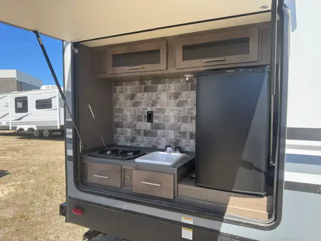2019 Forest River SURVEYOR 285 IKLE in Travel Trailers & Campers in St. Albert - Image 22
