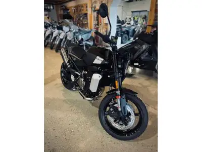 2025 Husqvarna 801 SVARTIPLEN The 2025 Husqvarna Svartpilen 801 is a premium, scrambler-inspired nak...