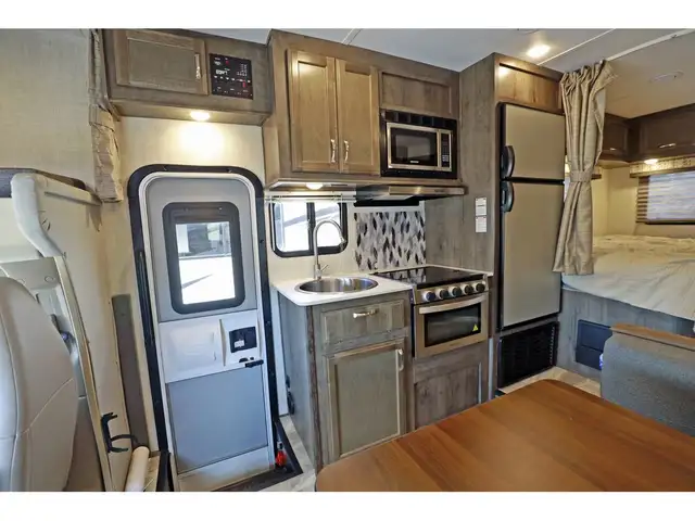 2022 Gulf Stream Conquest 6237 LE 2022 Classe C 24 pieds in RVs & Motorhomes in Laval / North Shore - Image 8