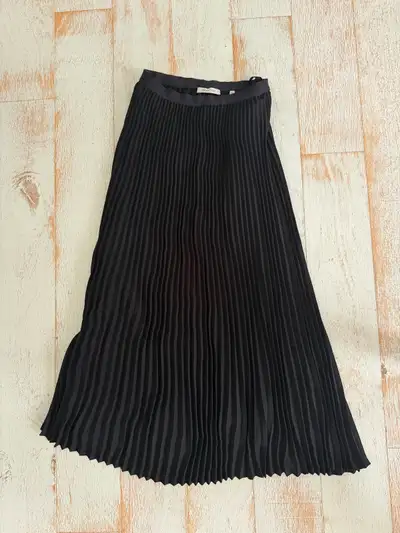 Aritzia Babaton XXS black jude skirt, View more