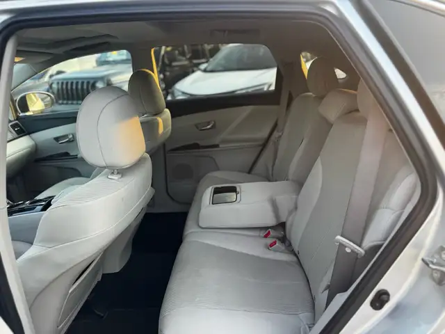 2010 Toyota Venza 4dr Wgn V6 AWD **ONE OWNER** | **NO ACCIDENT** in Cars & Trucks in City of Toronto - Image 17