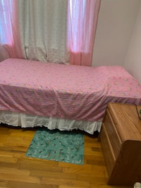Charming Room for Female in  East 42nd Avenue