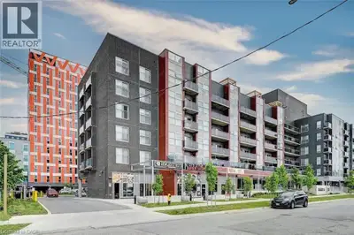 This bright and spacious two-bedroom unit is ideally situated just moments from the University of Wa...