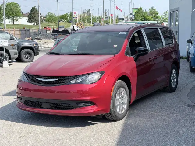 2027 Chrysler Grand Caravan SXT in Cars & Trucks in Markham / York Region - Image 11