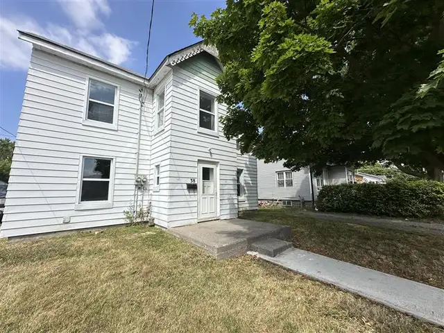 38 Octavia Street - 3 Bedroom Unit for Rent in Long Term Rentals in Belleville - Image 2