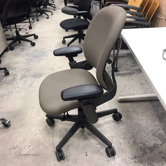 Steelcase Leap Chair Collection-Excellent Condition-Call us now! in Chairs & Recliners in Mississauga / Peel Region - Image 2