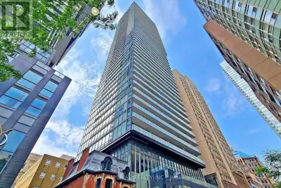 Bright & Spacious One Bedroom Corner Unit In The Heart Of Downtown Toronto. Floor To Ceiling Windows...