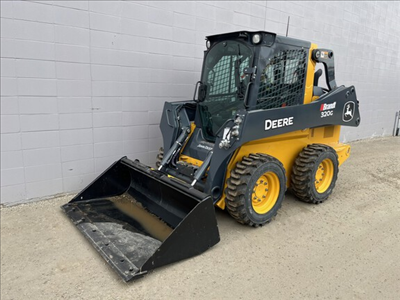 Hours: 217 | Location: Edmonton - CCE, AB, CA | Buckets: 66 Bucket; Operators Station: Cab w/ AC; Op...