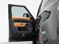 This 2022 Land Rover Defender 110 X P400 is a Canadian vehicle with a clean Carfax report. Finished... (image 7)