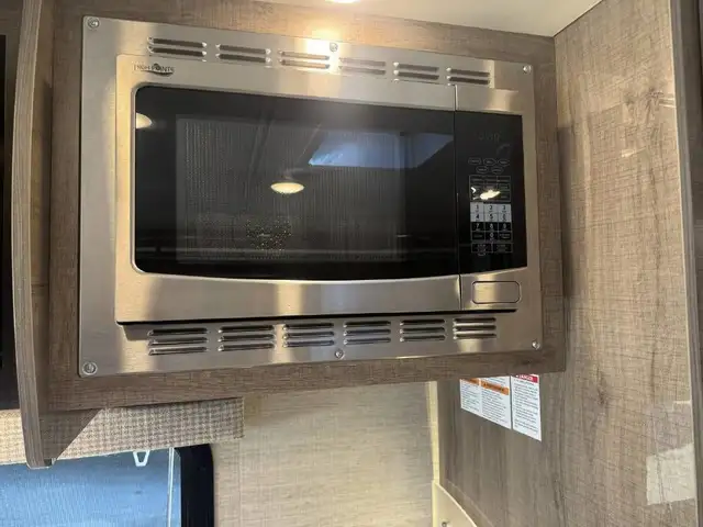 2023 Jayco Melbourne Prestige 24RP 1 extension + full paint et m in RVs & Motorhomes in Laval / North Shore - Image 15