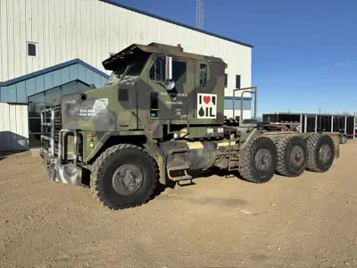 1993 Oshkosh 8x8 Truck Tractor Comes with a Detroit 8V-92TA diesel engine, 500 hp, 52158 km, engine...
