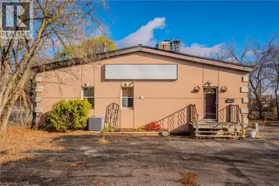 ATTENTION Tradesmen and Contractors!! Prime location for commercial office space and storage. This m...