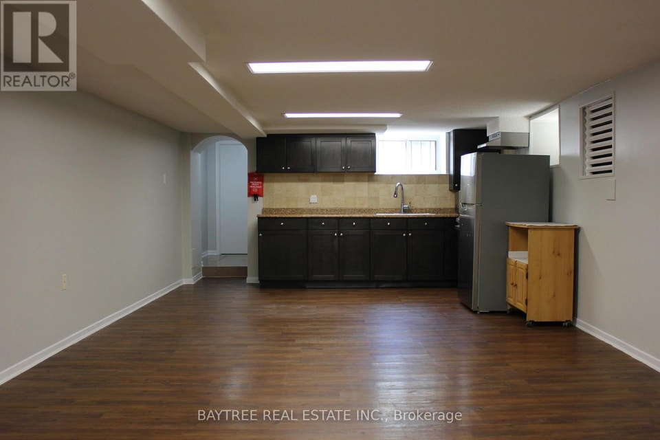 LOWER - 57 CARUS AVENUE Toronto (Wychwood), Ontario 2