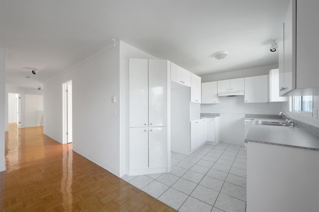 Beautiful 5 1/2 located in the Heart of LaSalle — photo 2