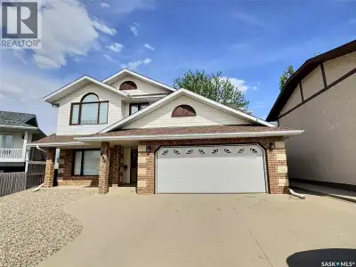 Sought after Estevan location, close to amenities! This 5 bedroom, 3 bathroom home has timeless curb...