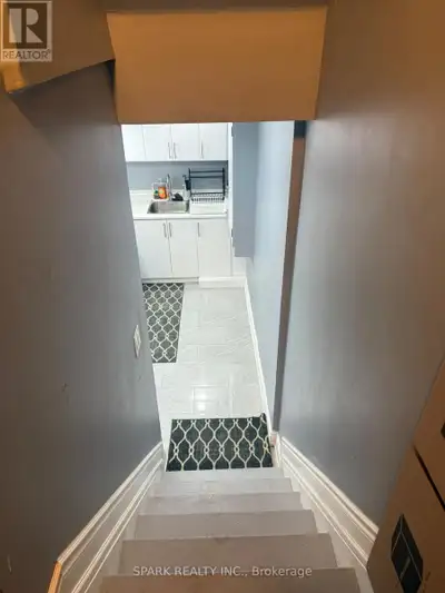 140 WINDFLOWER DRIVE Kitchener, Ontario