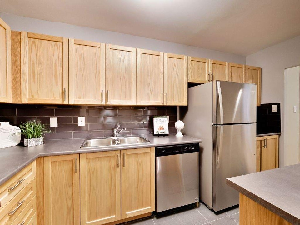Apartments for rent near Chaplin Crescent & Roselawn Ave. 5