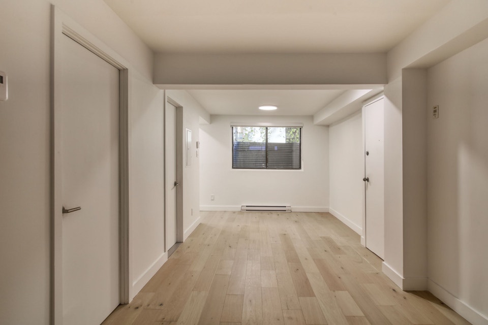 renovated 1-bed apartment near Concordia Loyola - ID 2982 4