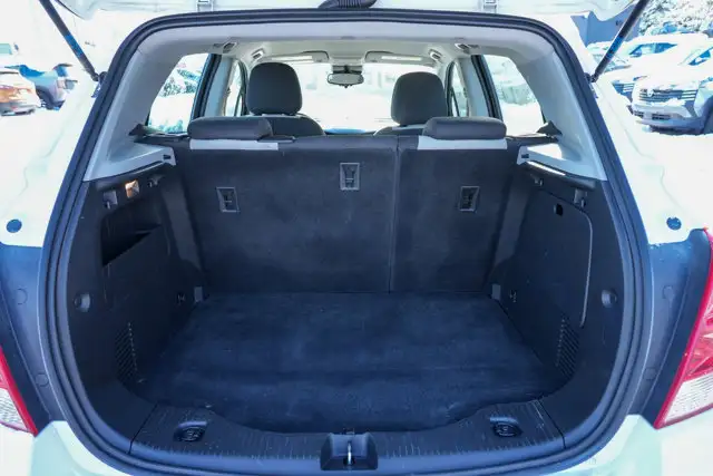 2021 Chevrolet Trax LS | Rear-View Camera | Carplay | No in Cars & Trucks in Calgary - Image 12