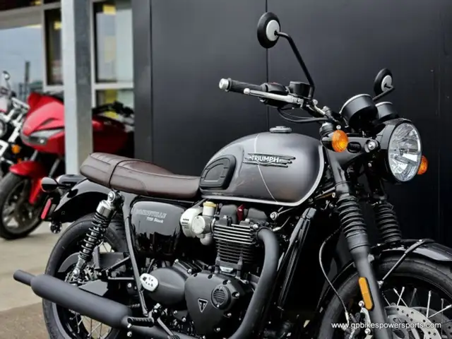 Triumph Bonneville T120 Black Graphite / Matte Graphite in Street, Cruisers & Choppers in Oshawa / Durham Region - Image 10