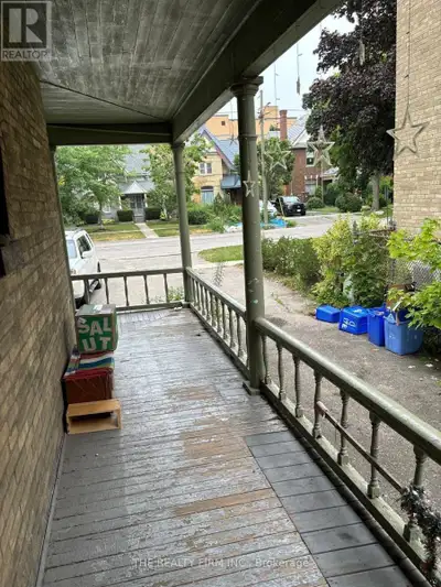 Welcome to Unit A-361 Piccadilly Street, London! This affordable main floor 1 bedroom, 1 bathroom ap...