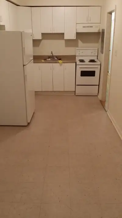 Beau grand 5 1/2 libre 1er Août, Près Udm, Wilderton/Jean-Talon