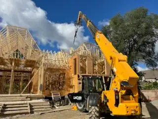 Construction carpentry work475477999753646080