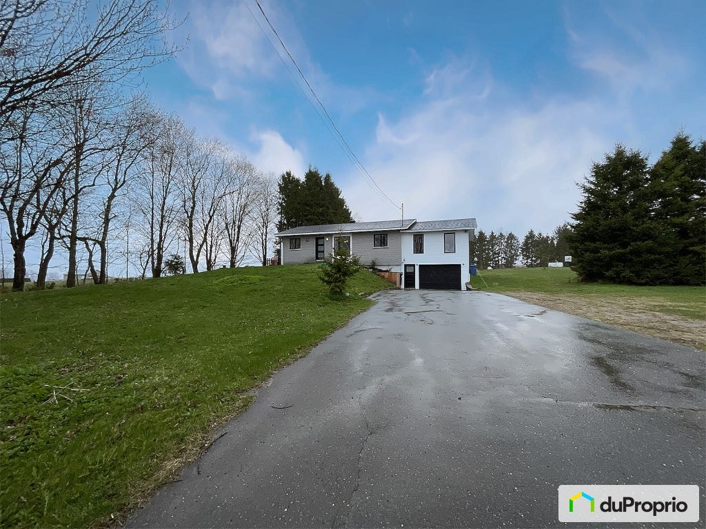 $379,000 - Bungalow for sale in Bury — photo 1