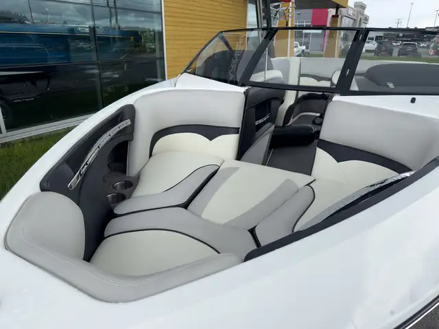 2013 Malibu 21 VLX in Powerboats & Motorboats in Granby - Image 4