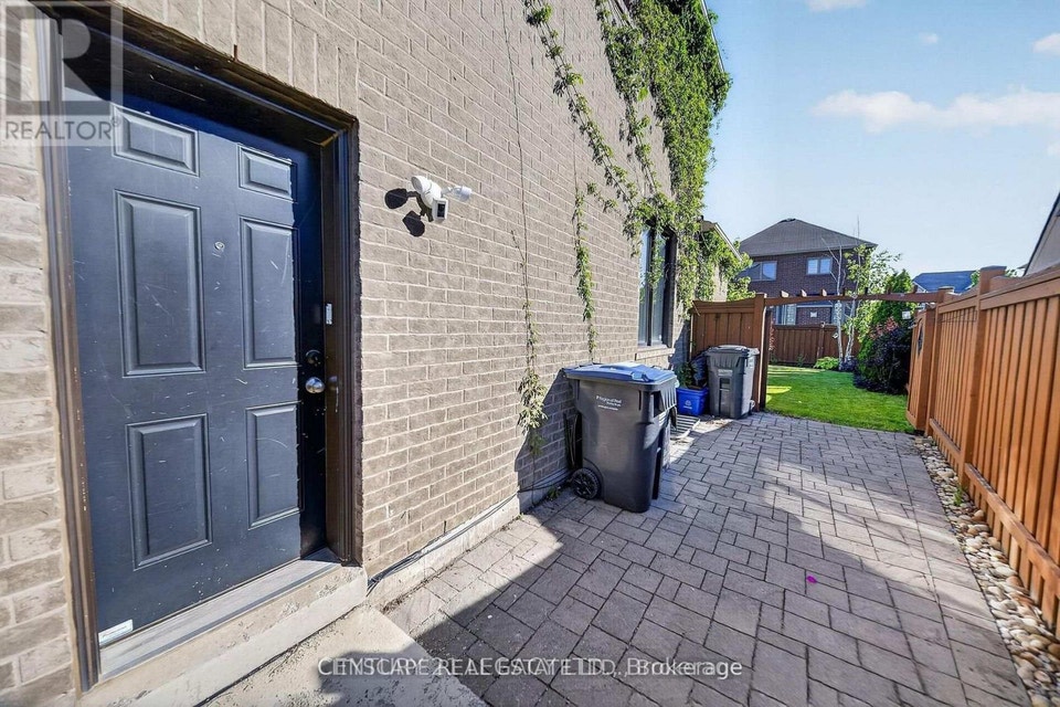 2 - 33 ANDRETTI CRESCENT Brampton (Credit Valley), Ontario 2