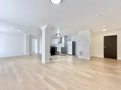 4 1 2-4 1/2-4 et demi-4 and half-2 beds-2 bedrooms-2 chambres-Tout inclus-All included-Disponible-Av...