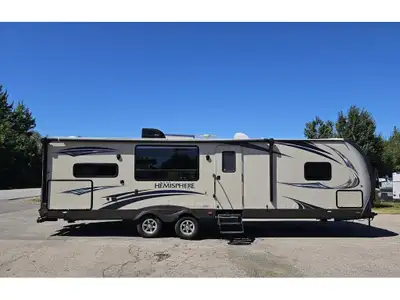 REDUCED TO $22995 FROM $24995! Rear kitchen, front bedroom layout. Power stabilizers. Fresh tank 35...