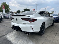 Leather interior, all wheel drive, no accidents, only 1 previous owner, backup camera, tinted window... (image 3)