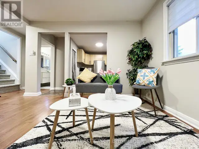 24 Gentry Crescent Richmond Hill (Crosby), Ontario, photo 3 of 4