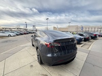 2024 Tesla Model Y Long Range Electric Motor 4D Sport Utility AWD 1-Speed Automatic Gray We want you... (image 3)