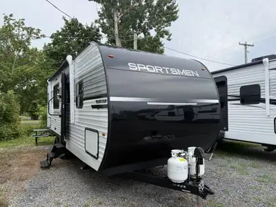KZ-RV Sportsmen Select 260BHSL 2026 À VENDRE KZ Sportsmen Select 260BHSL 2026 Abordable, pratique et...
